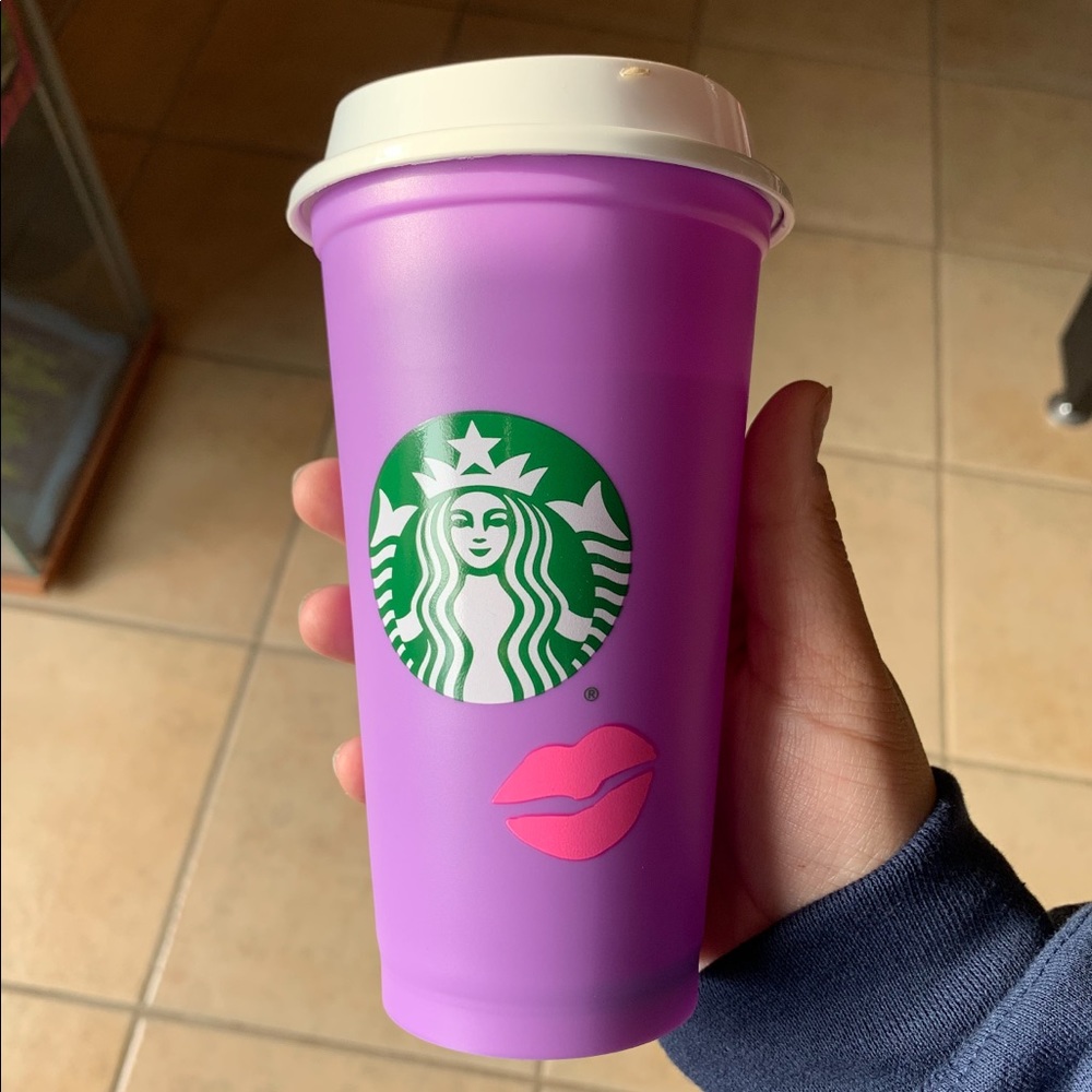 Hot Starbucks lips disposable cups